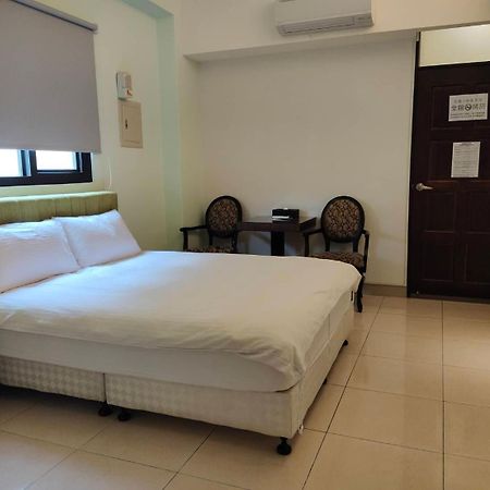 Xiao Songzi Station Maeda Elevator Guesthouse Hualien City Exterior photo