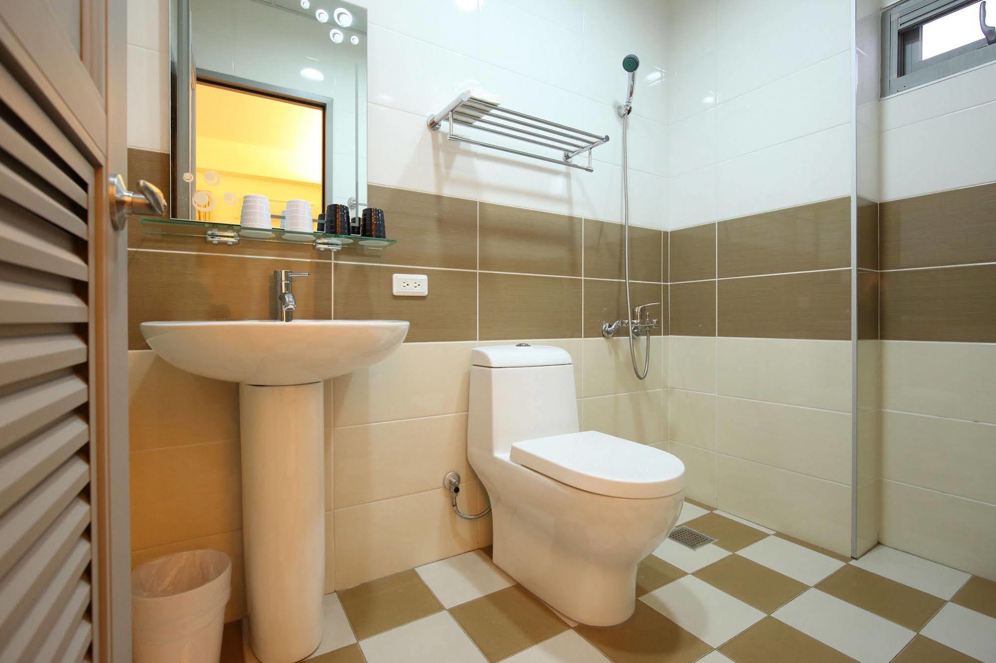 Xiao Songzi Station Maeda Elevator Guesthouse Hualien City Exterior photo